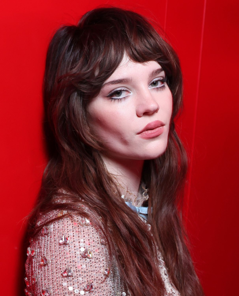 sophie thatcher haircut summer hair trends 2025